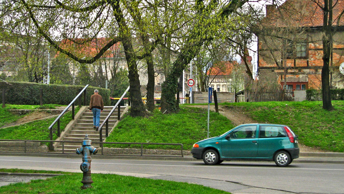 Stube pješačkog ulaza na Trešnjevku kod Zapadnog kolodvora 2005. godine